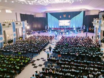 Unpatti Wisudakan 923 Lulusan, Dihadiri Gubernur Hendrik