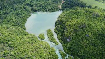 Melongok Keindahan Teluk Halong  Allang Asaude SBB