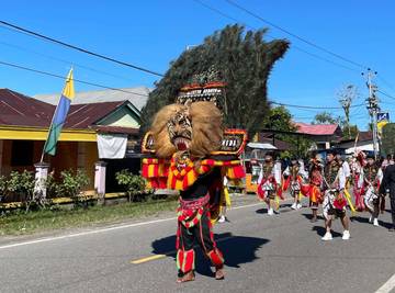 Desa Waimital Gelar Karnaval Budaya HUT ke-71