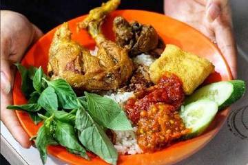 Menu Serba Ayam di Ambon Laris Manis