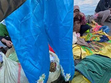 Pakaian “Cakar Bongkar” di Ambon Masih Diminati