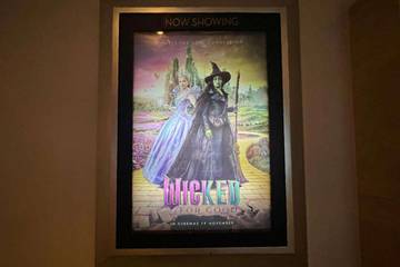 Wicked 2: Beban Mahkota "Glinda the Good"