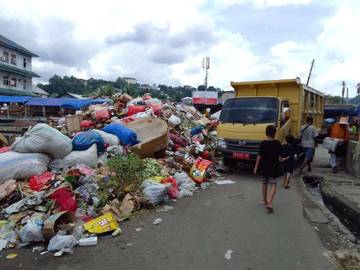 Ambon Diantara Keindahan Teluk dan Darurat Sampah