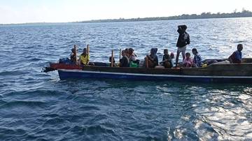  Belasan Penumpang di Malra Selamat dari Ancaman Laut