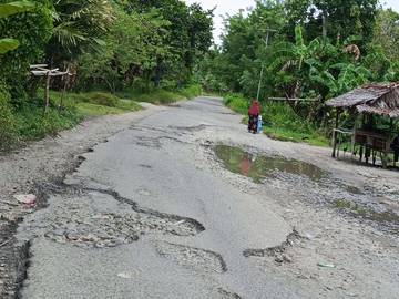 Jalan Rusak di Dusun Tibang Butuh Perhatian Pemerintah