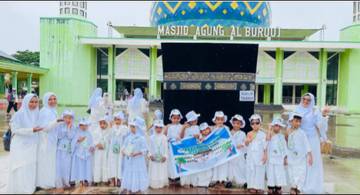 Siswa RA Bina Ummat Buru Praktik Manasik Haji