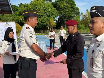 Pegawai Lapas Namlea Dianugerahi Predikat Pegawai Teladan