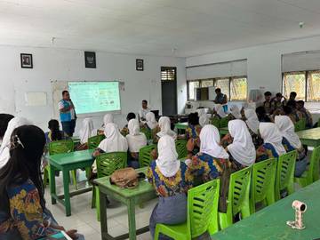 PLN MMU Edukasi Energi Terbarukan ke Pelajar Tual