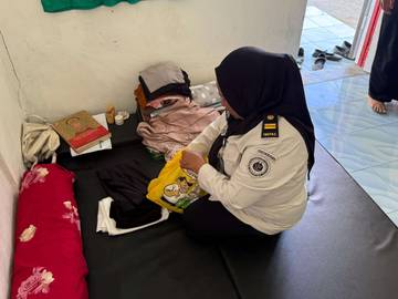 Sisir Fasilitas Lapas, Razia Petugas Lapas Namlea Buahkan Hasil