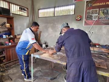 Lapas Tual Fokus Kembangkan Produk Unggulan Ikat Pinggang Kayu Arang