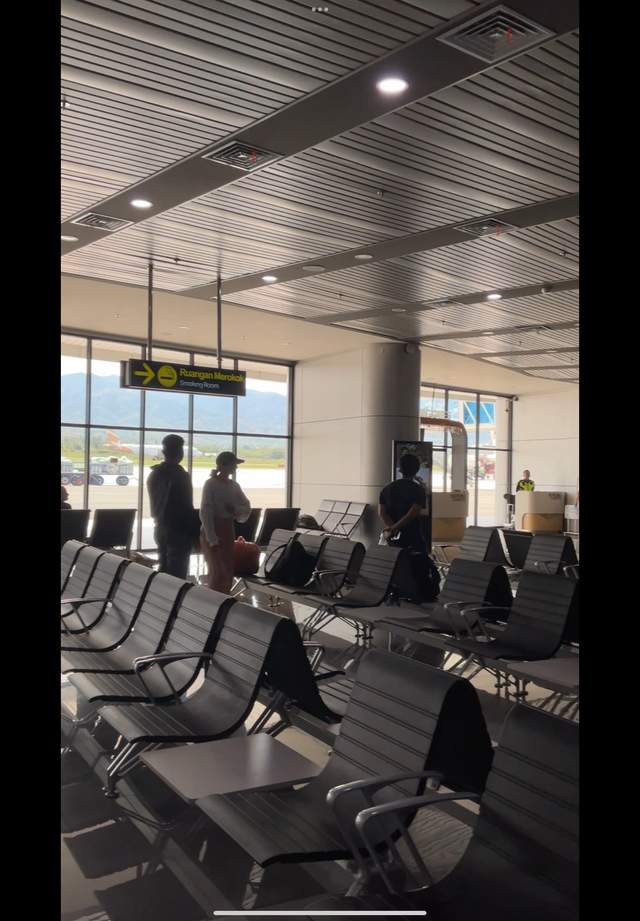 Indonesia Raya Menggema di Bandara, Pengunjung Tunjukkan Rasa Hormat dengan Berdiri