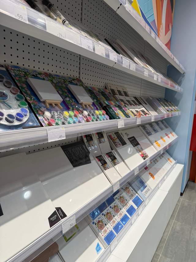 OH!SOME, Surga Kecil bagi Pecinta Alat Lukis