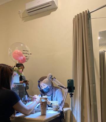 Lianailsart yang bertempat di butik Lairefd