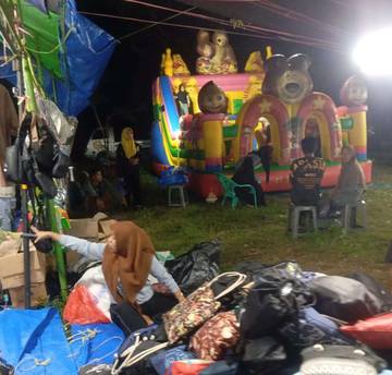 Wahana Bermain Di Pasar Malam Ramai