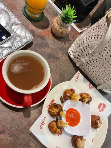 Mengungkap Keistimewaan Yolks Cafe Palu: Kombinasi Menu Internasional dan Lokal yang Menggugah Selera