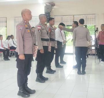 Kapolres Touna Apresiasi Dua Personel Lulusan Terbaik SPN