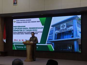 Bupati Agus Taolin Hadiri Penyerahan LHP Kinerja APBD