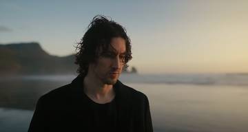 Makna Lagu Dean Lewis "With You"
