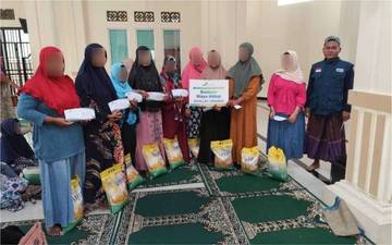 LAZ Sidogiri NTT Beri Santunan Peduli Mualaf Duafa   