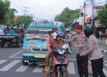 Wujud Kepedulian, Satreskrim Polres Alor Berbagi Takjil Gratis
