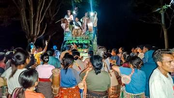 Ritual Penyambutan Tiang Rumah Adat Uarau kabupaten Malaka