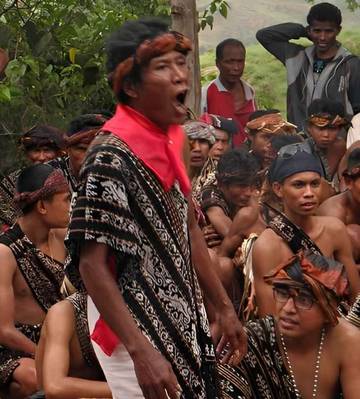 Posisi dan Makna Selendang Adat pada Suku Sabu
