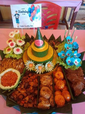 Usaha Nasi Tumpeng di Atambua Terus Berkembang
