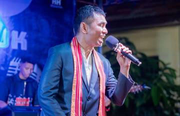 Dosen Unimor Puji Peserta Indonesian Idol Asal NTT