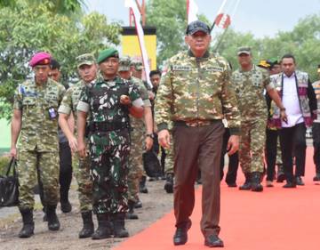 Menhan RI Kunjungi YonTP 877/Biinmaffo Semangati Prajurit 