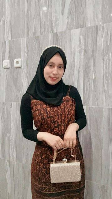 Hobi Menggambar Jadi Usaha Henna
