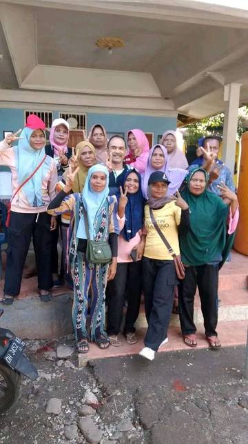 Kolaborasi Komunitas Kuatkan Mama Penenun