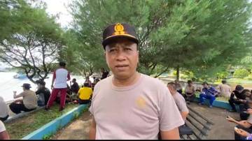 Polres Alor Gelar Korvei Bersihkan Pesisir Pantai Kalabahi