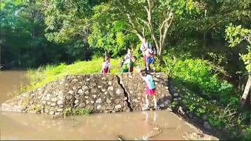 Langgar Cekdam, Warga Belu Meminta Pemerintah Membangun Jembatan