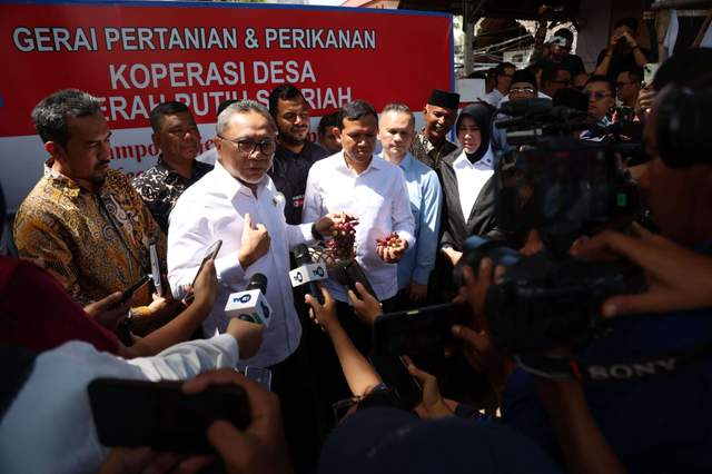 Menko Pangan Tinjau Koperasi Desa di Aceh