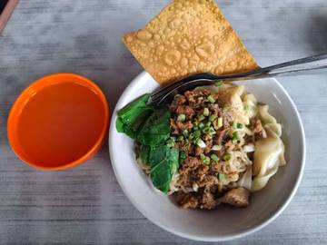 Ada Mie Ayam Jamur Lezat di Simpang Surabaya
