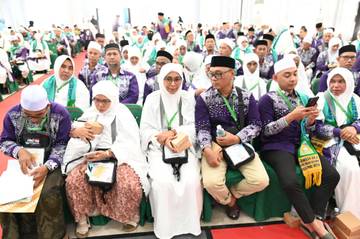 Aceh Besar Lepas Jemaah Haji Kloter 11