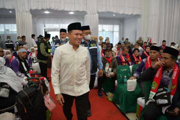 Wagub Fadhlullah Sambut Kepulangan Jemaah Haji Aceh
