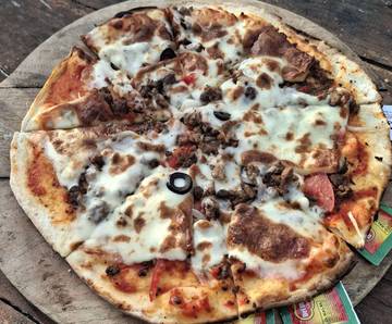 Sensasi Renyah Thin Crust Pizza Jadi Favorit