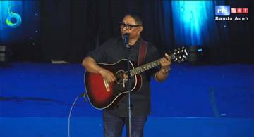Rafli Kande Bawakan Bungong Seulanga di HUT RRI 