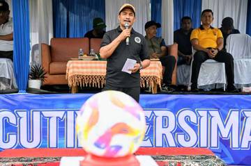 Wabub Buka Turnamen Sepak Bola HUT Persima ke-70 