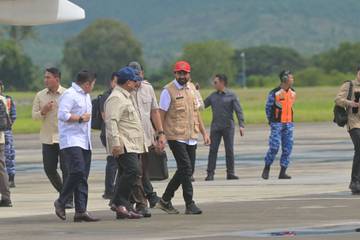 Gubernur Jemput Kedatangan Presiden di Bandara SIM