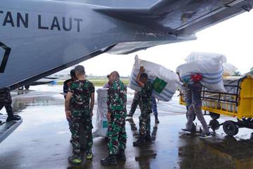 TNI Distribusikan 1.532 Ton Bantuan Logistik Korban Banjir