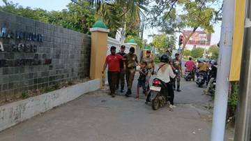 Petugas Amankan Pengelap Kaca Mobil di Banda Aceh 