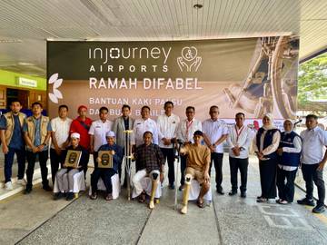 Disabilitas Aceh Besar Terima Kaki Palsu dan Al-Qur’an 