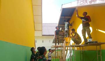 TNI Cat Ulang Sekolah Terdampak Bencana Aceh Tamiang 