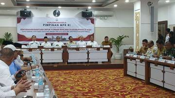 Pimpinan MPR Kunjungi Aceh, Serahkan 15 Ribu Bantuan 
