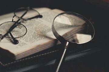 Sejarah Kaca Pembesar, Lebih Dari Sekedar Membuka Jendela Mikro