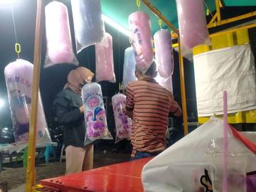 Pejuang Malam di PKOR, Bertahan Dengan Arumanis