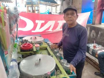 Perjuangan Pedagang Es Dawet Pada Usia Senja