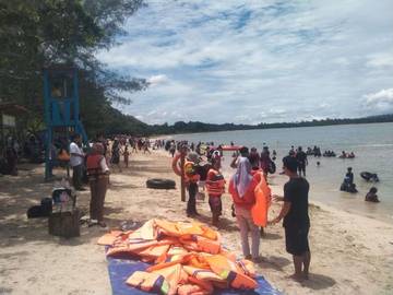 Keindahan Bagus Beach Walk Lampung Tarik Wisatawan